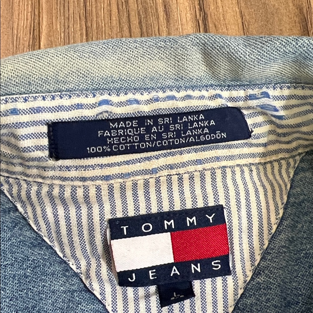 Vintage Tommy Hilfiger Classic Wash Blue Denim Shirt Button-Up Sz L - Picture 7 of 9
